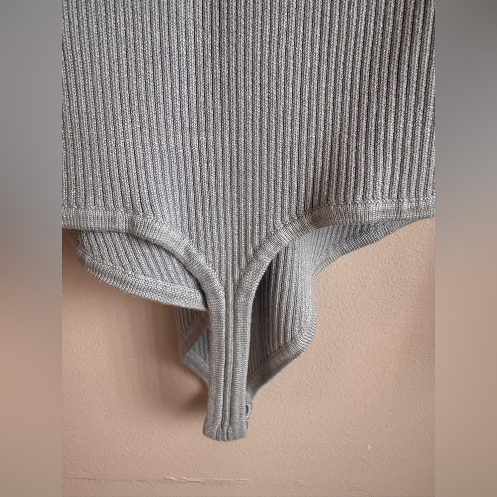 Abercrombie & Fitch Baby Blue Minimalist Ribbed V Neck Sweater Bodysuit Large - Picture 15 of 16